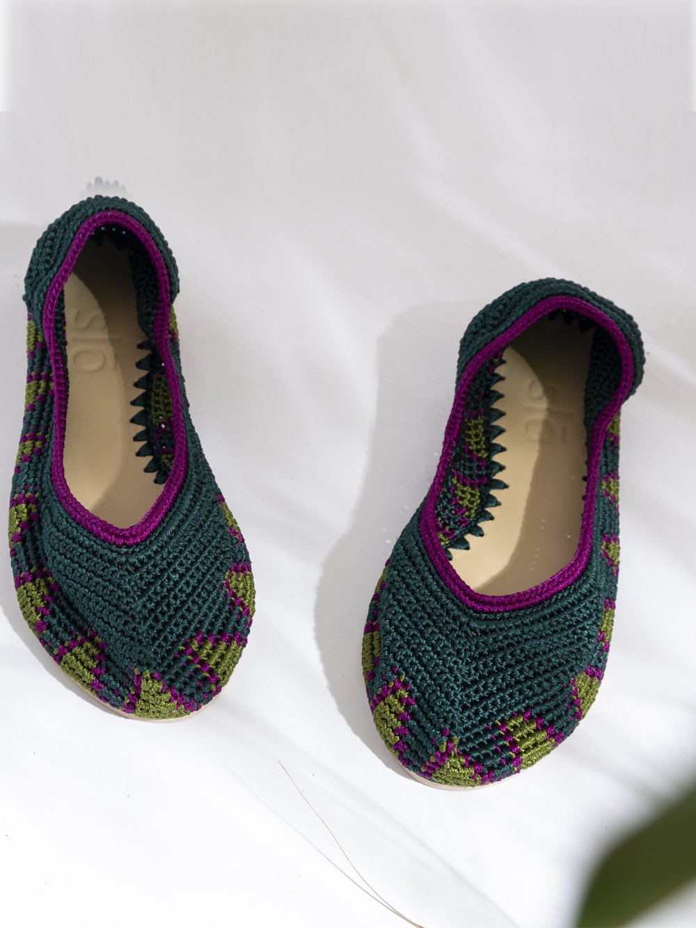 Bailarina de crochet slō hand made en color Deep Green, tejida a mano en verde bosque.