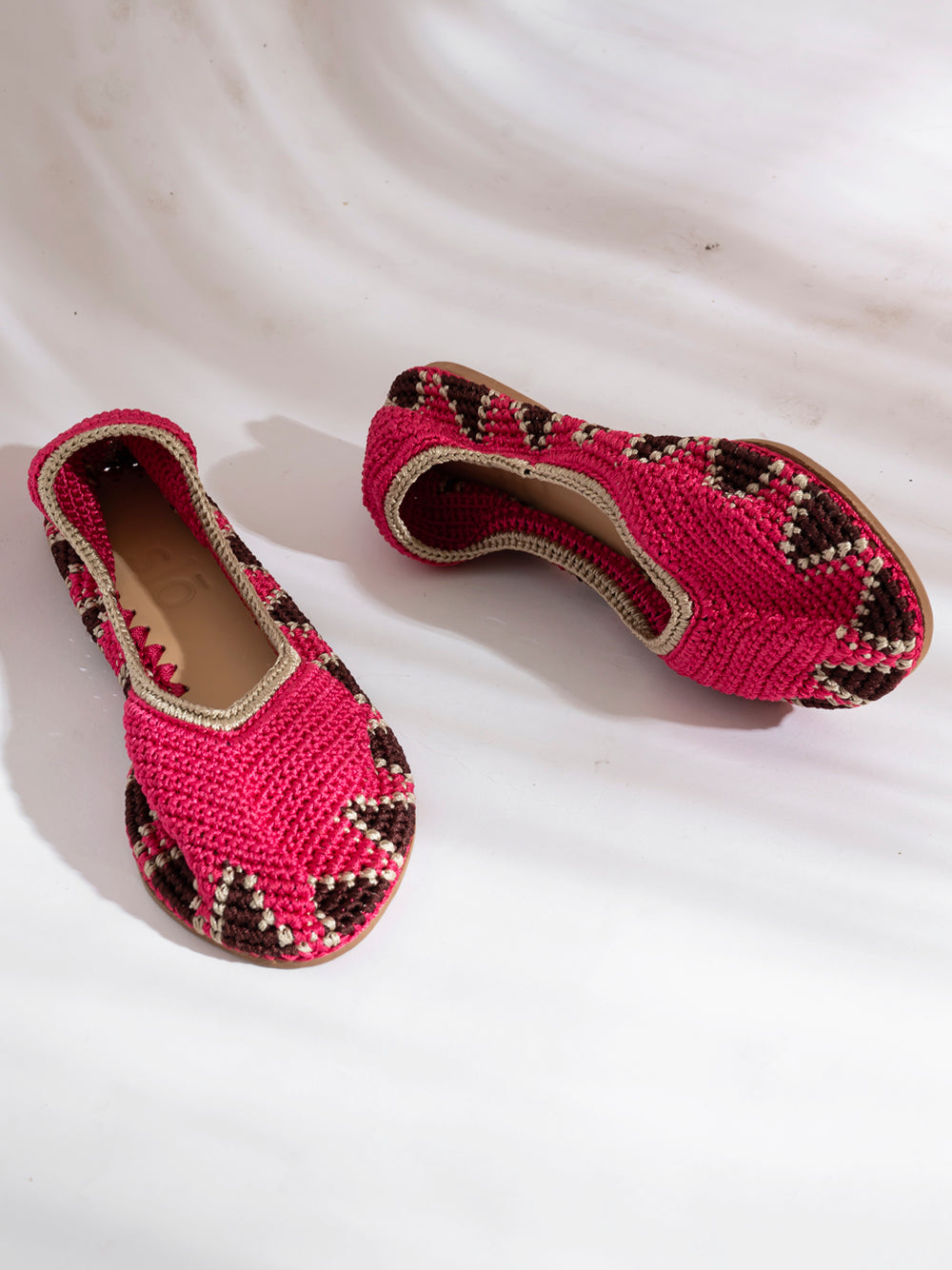 Bailarina de crochet slō hand made en color Dusty Rose, tejida a mano en rosa colorete.