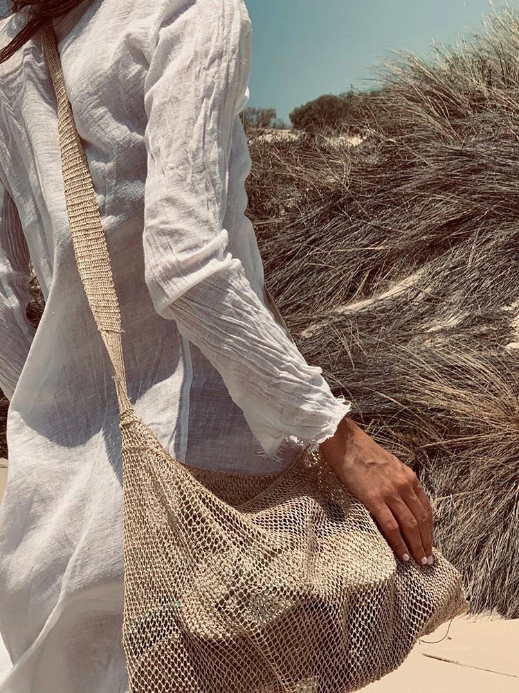 Bolso Kudzu en color natural, tejido a mano en Laos con fibra de vid 100% sostenible y asa larga.
