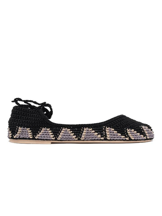 Bailarina crochet slō hand made en color Moonless Black, tejida a mano con fibras naturales, con tiras romanas.