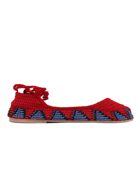 Bailarina crochet slō hand made en color Rush Red, tejida artesanalmente con fibras naturales, cierre de tiras romanas.

