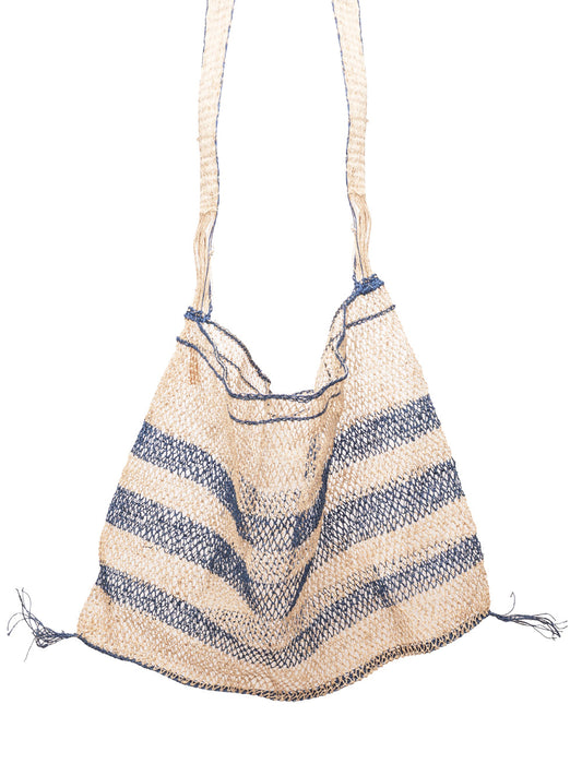 Bolso Kudzu artesanal en color natural con rayas azules y asa larga, elaborado a mano con fibra sostenible en Laos.


