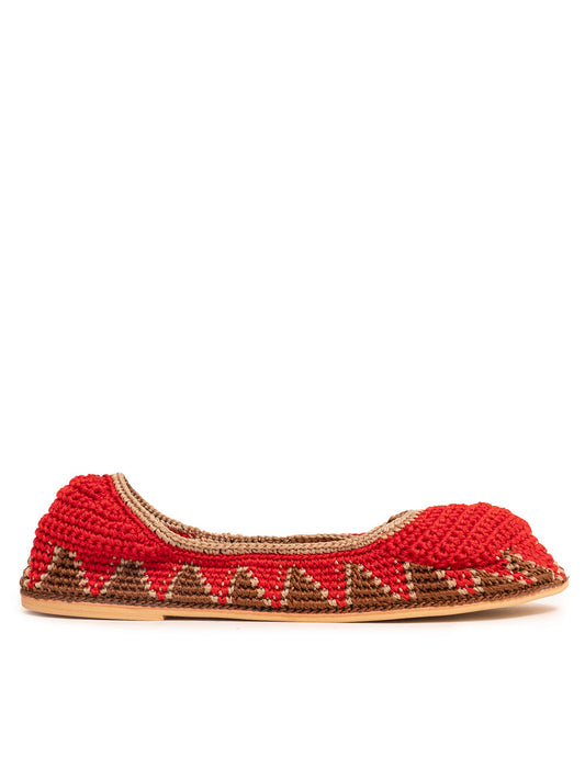 Handmade crochet flats in Venetian Red without straps, crafted in India by slō hand made
Sustainable Venetian Red crochet flats, minimalist design with leather interior and rubber sole